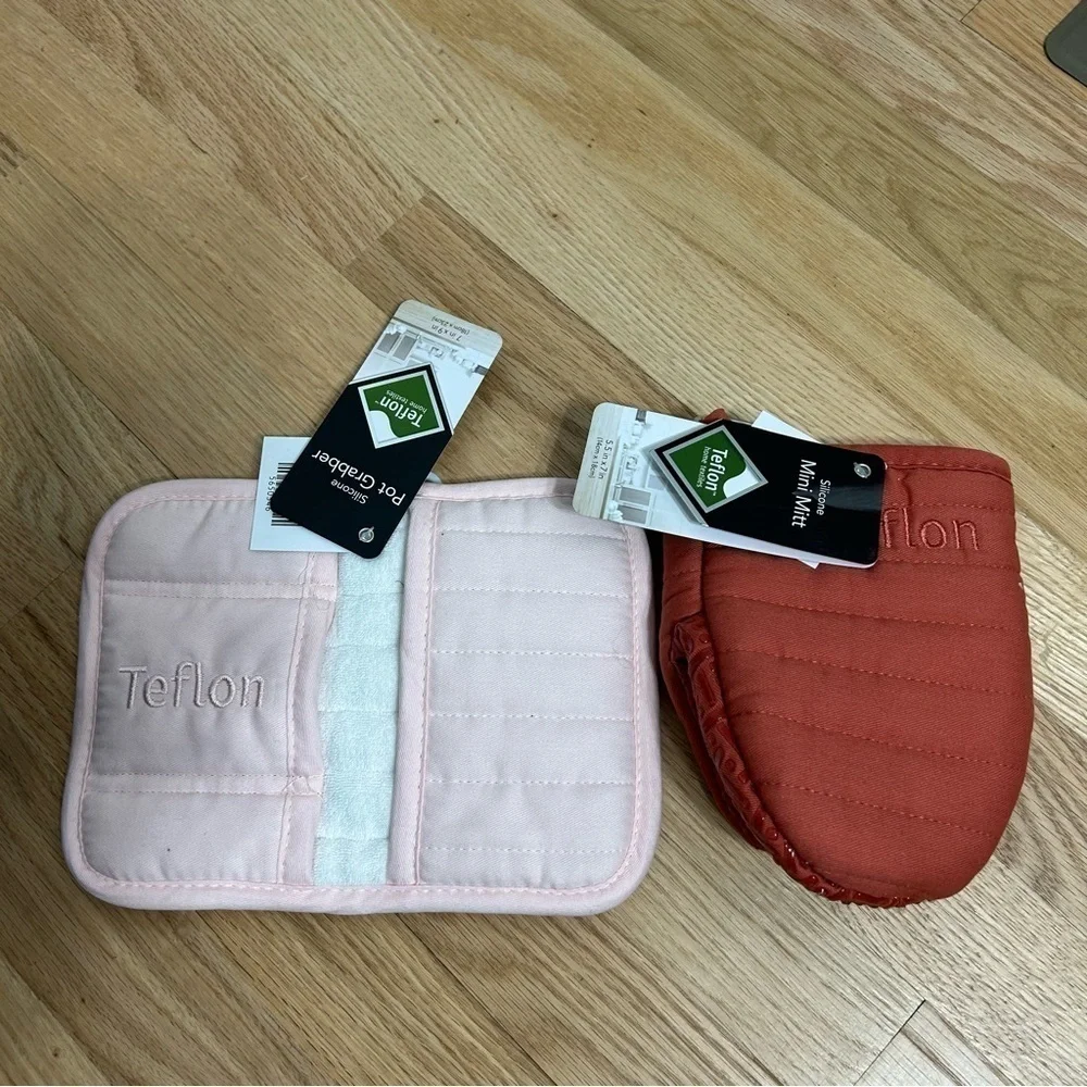 Teflon Silicone Pot Grabber Mini Mitt NEW Pink Brown Kitchen Accessory Holder